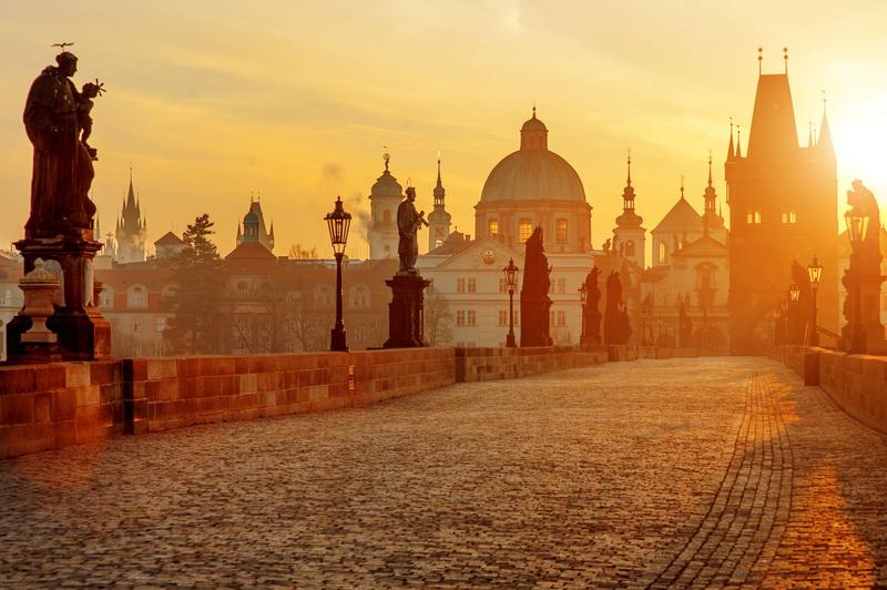 Disfruta de un Día Cultural en Praga con una Escort de Alto Nivel